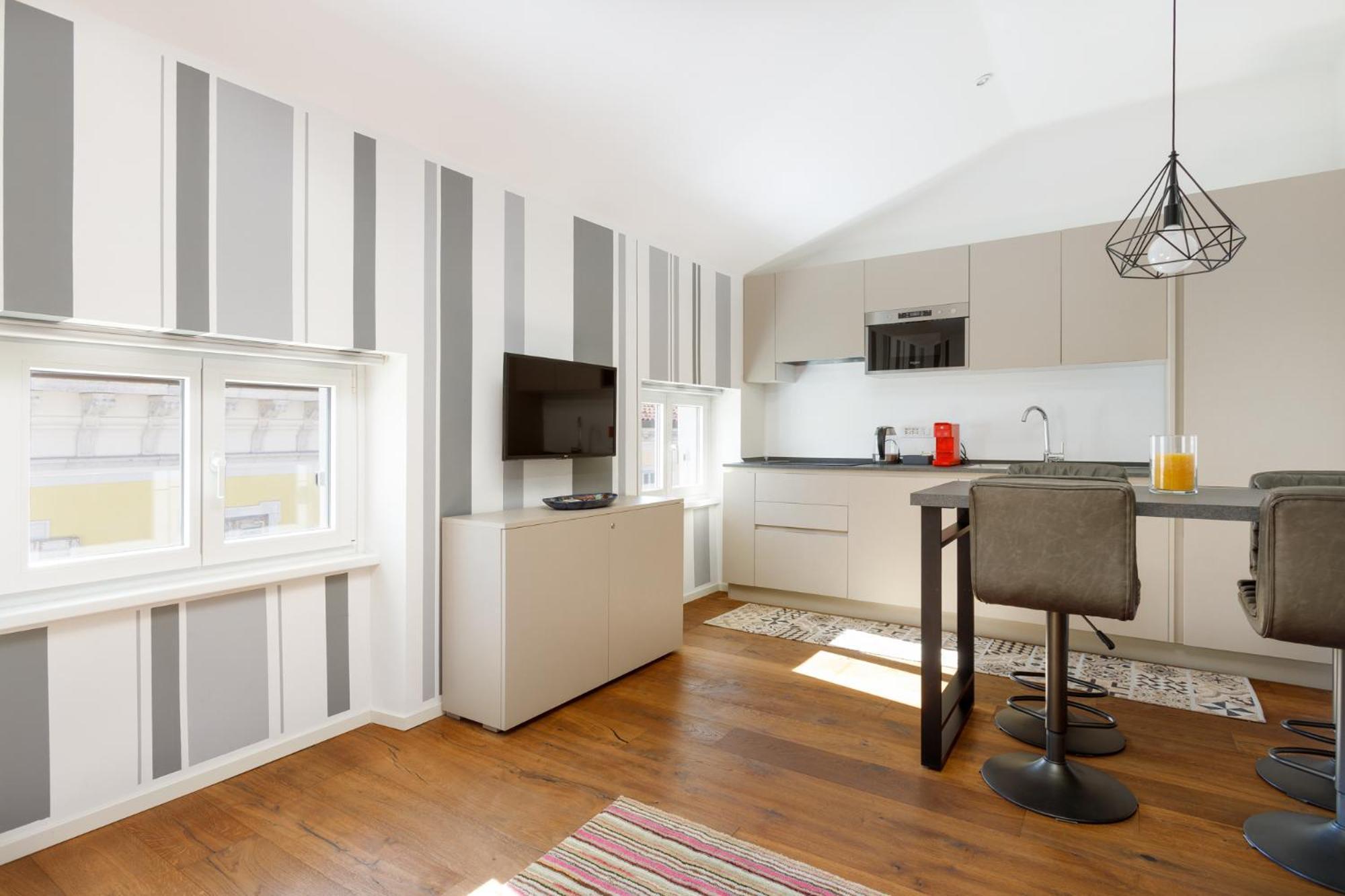Central Trieste - Elegant City Stay Екстер'єр фото