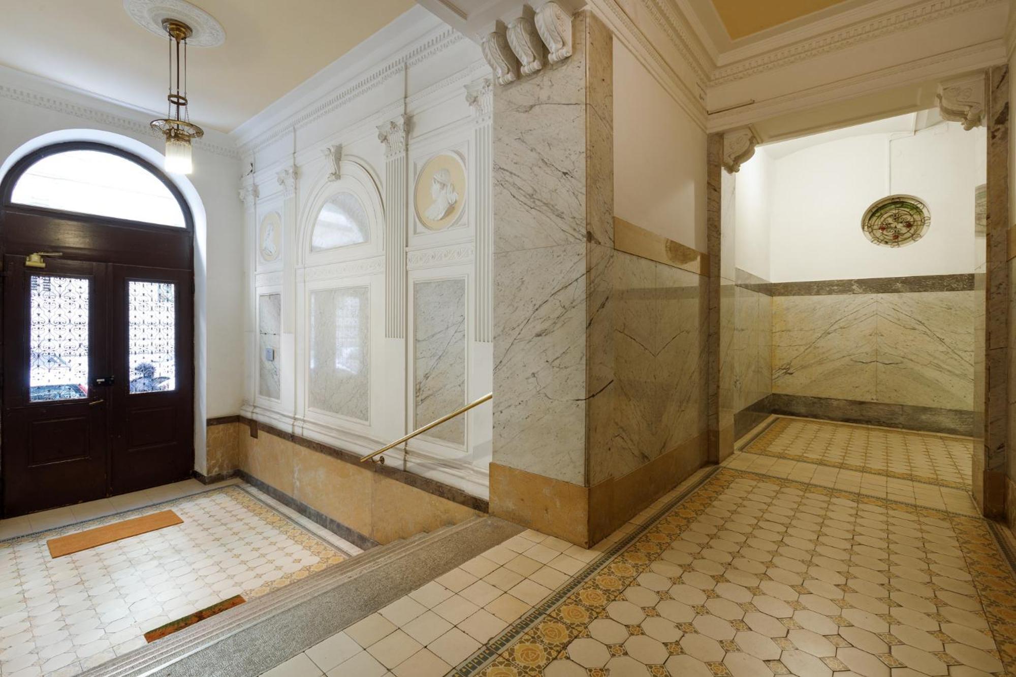 Central Trieste - Elegant City Stay Екстер'єр фото
